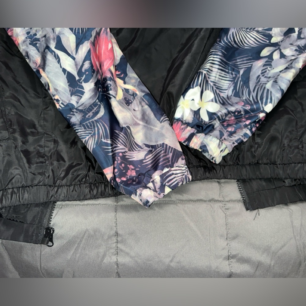 Women’s windbreaker